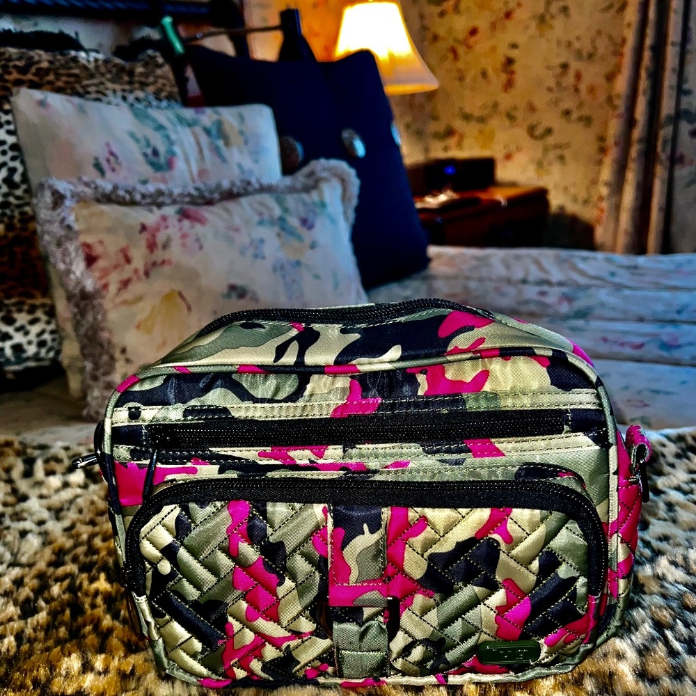 Carousel Lug Convertible RFID Crossbody/Belt Bag